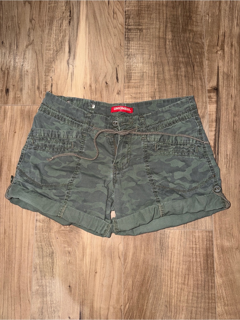 Vintage Y2K juniors Women's Green Camo Utility Low Rise Shorts - size 3